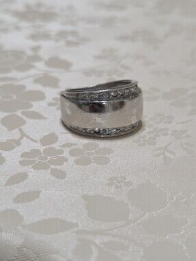 Vintage .925 sterling silver chunky ring with crystals